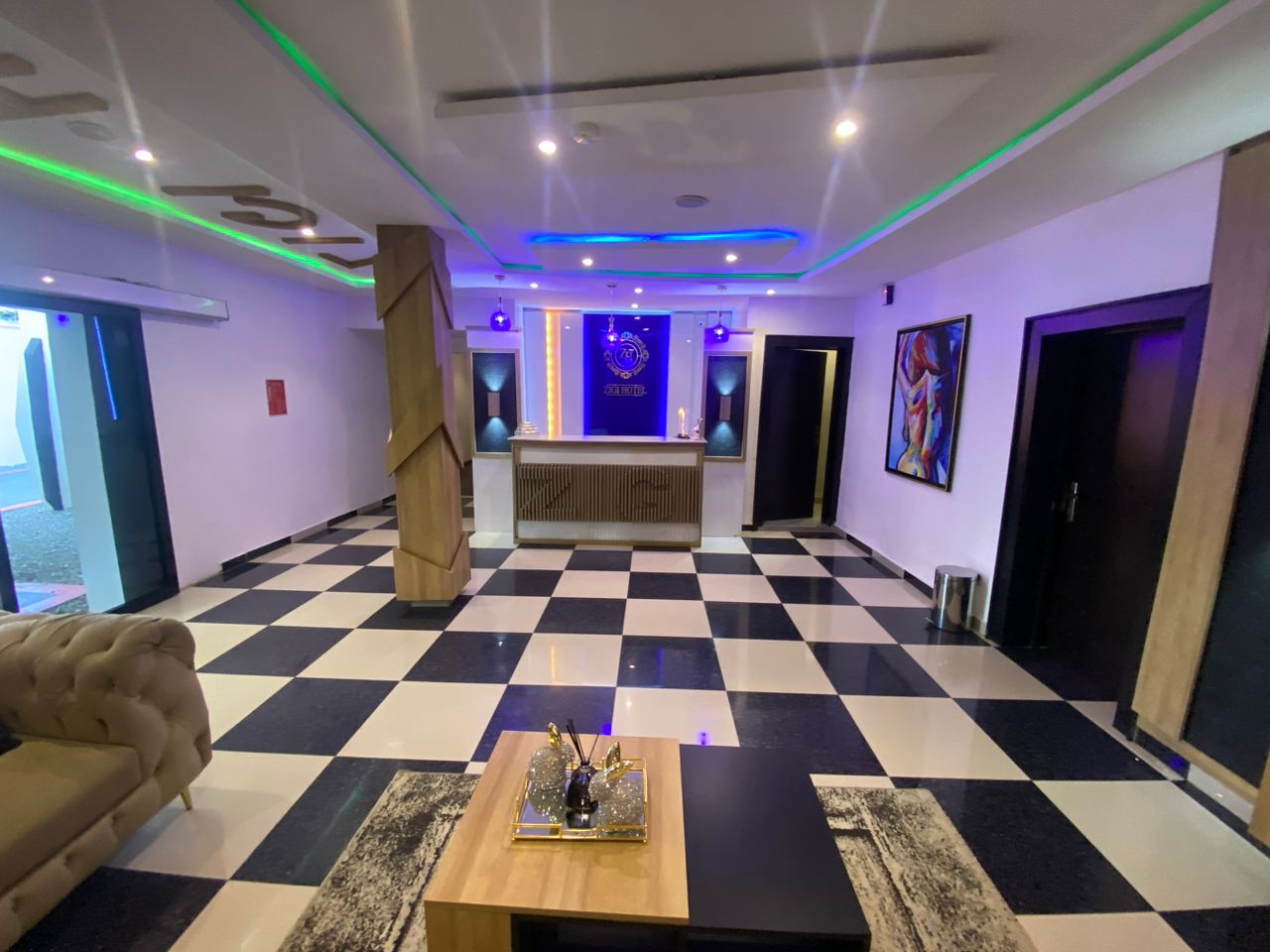 Zigi Hotel Lobby